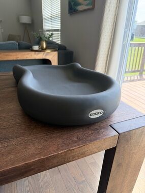 Keekaroo Peanut Changer Wipeable Diaper Changing Pad in Dark Gray + 2 Covers